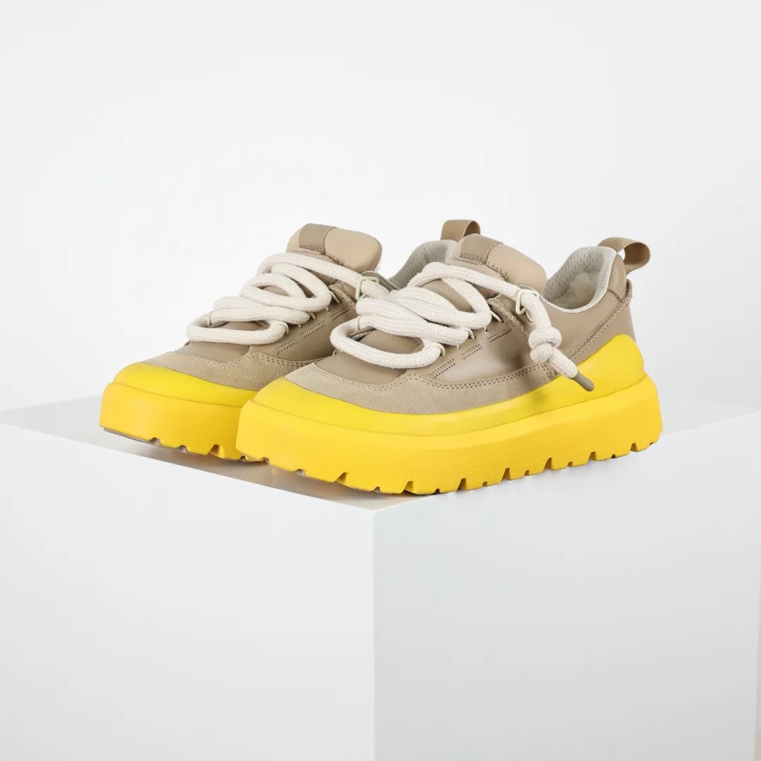 Copy price 💰700 Core recommendation Good price In recent years, uug has launched a series of styles that are partially geared towards the preferences of young consumers and have also moved to the forefront of fashion trends. Shoe body material Water-repellent coated suede upper 17 mm UGGPURE™ implanted wool insole Lightweight non-slip comfortable rubber outsole Brand LOGO trademark Comes with a full set of packaging Size: 35 36 37 38 39 40 41 42 43 44 45